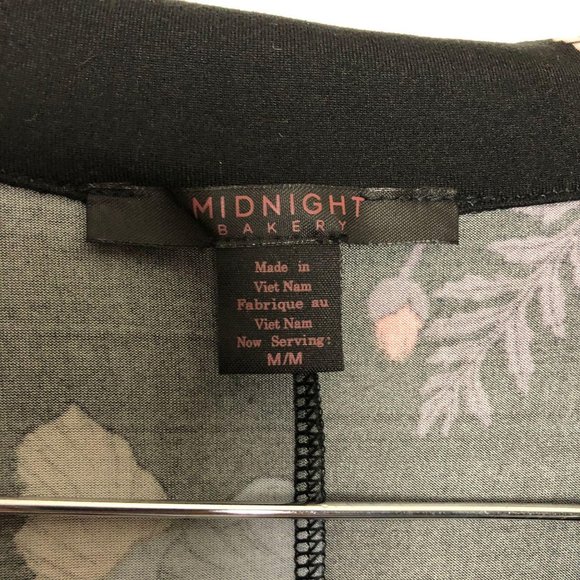 Midnight Bakery Floral Boho Button Front Crop Top - Picture 5 of 7